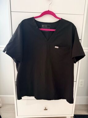 FIGS Women’s Catarina Black One Pocket Scrub Top- size XXL